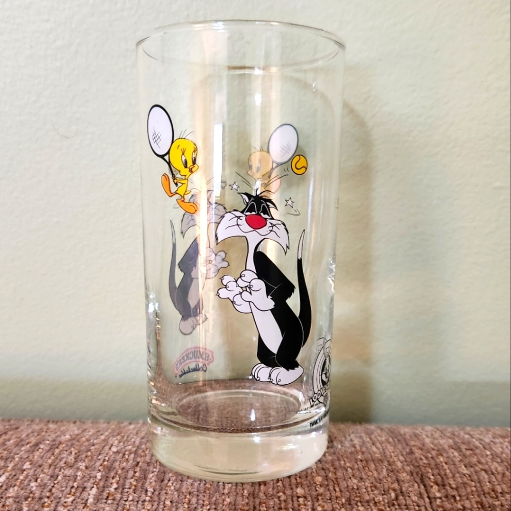 Looney Tunes 1998 Warner Brothers glass. 5 inches tall. Sylvester and Tweety
